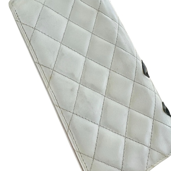 Authentic CHANEL White Quilted Leather & Black CC Cambon Large Wallet with Box - Picture 16 of 16